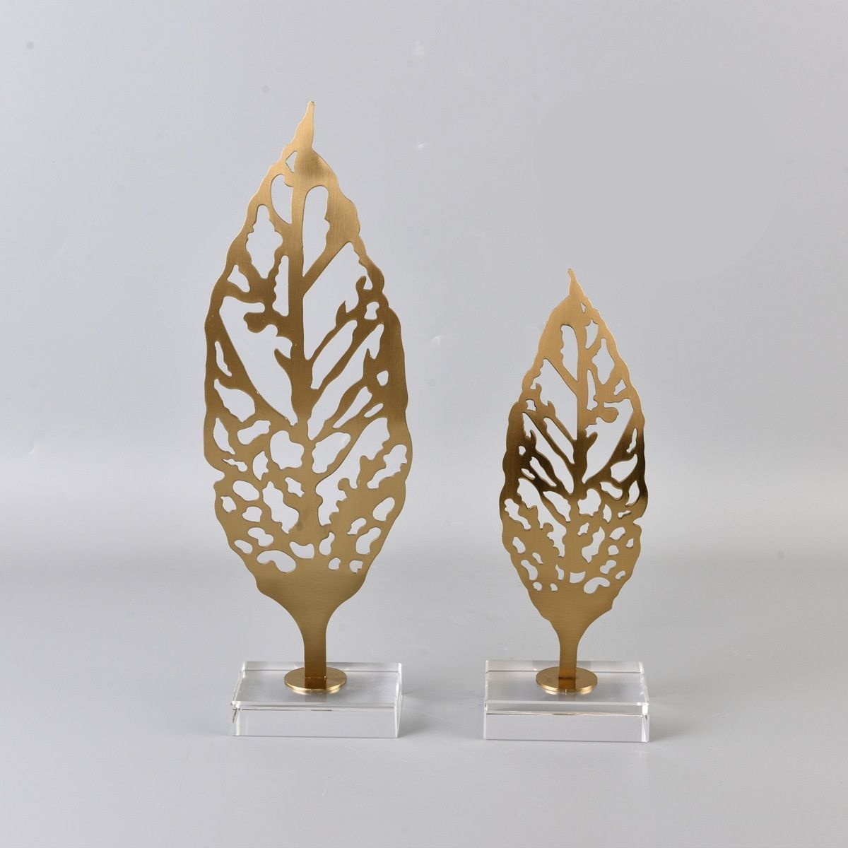 飾り オブジェ 金属工芸品 葉っぱ リーフ 金 ゴールド 水晶 クリスタル 雑貨 置き物 上品 メタリック インテリア モダン メタリック お祝い プレゼント