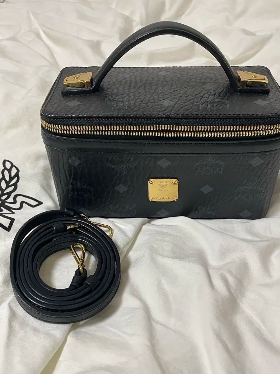 MCM バニティバッグ 89 メンズ-> 35 1万ウォンへ