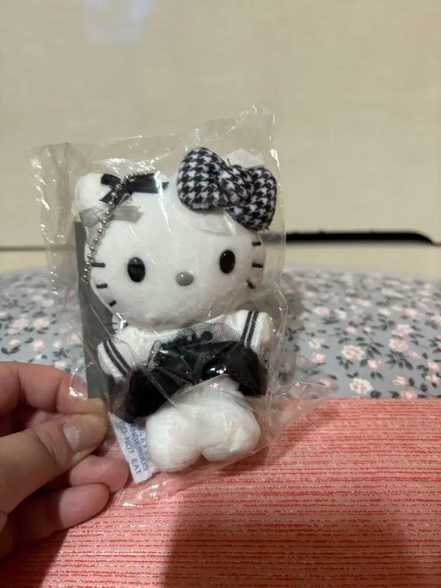 ちいかわ 列車 バッジ