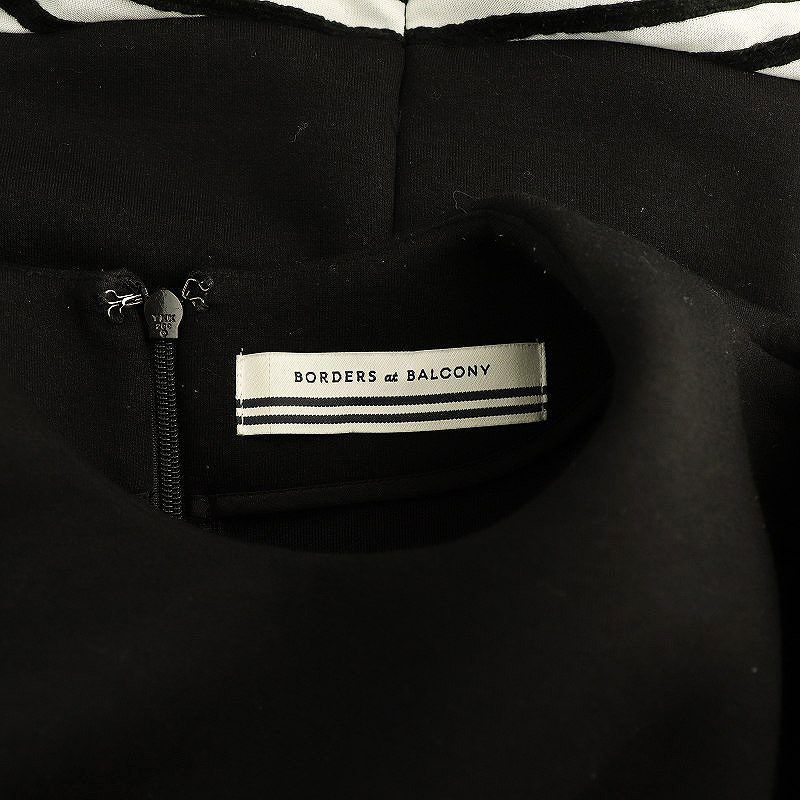 BORDERS at