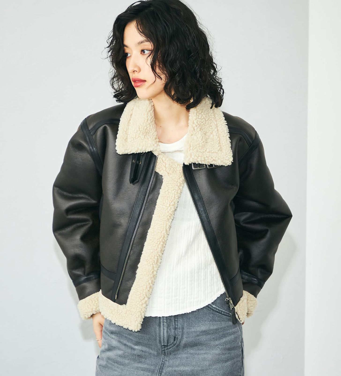 アルファインダストリーズ レディース B 3 ショートフェイクムートンジャケット TA 7199 075 BLACK IVORY