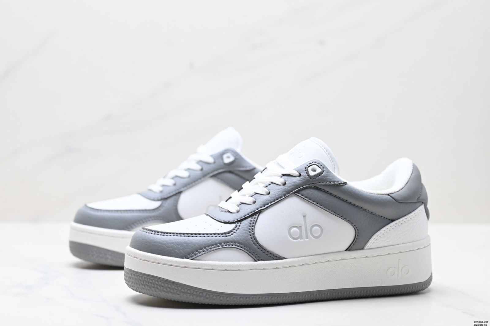 【Alo Yoga】 Alo Recovery Mode Sneaker スニーカー ALO Recovery Mode Sneaker - Gravel/White | ALO