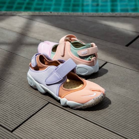 23.0cm / 24.0cm NIKE WMNS AIR RIFT ナイキ ウィメンズ エア