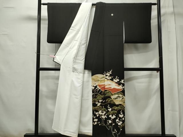 【梅】正絹　黒留袖　五つ紋　美品　縮緬　手刺繍　上質　雅　色紙重ね　作家物 平和屋着物□豪華黒留袖 駒刺繍 地紙枝梅松文 金彩 正絹 逸品
