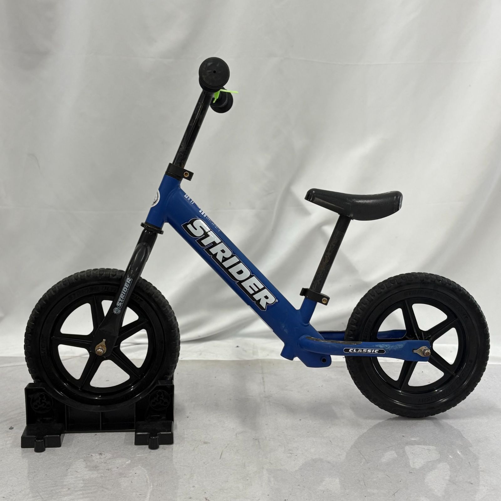 STRIDER CLASSIC バランスバイク 12インチ 青 人気カラー STRIDER ストライダー クラシック バランスバイク 青