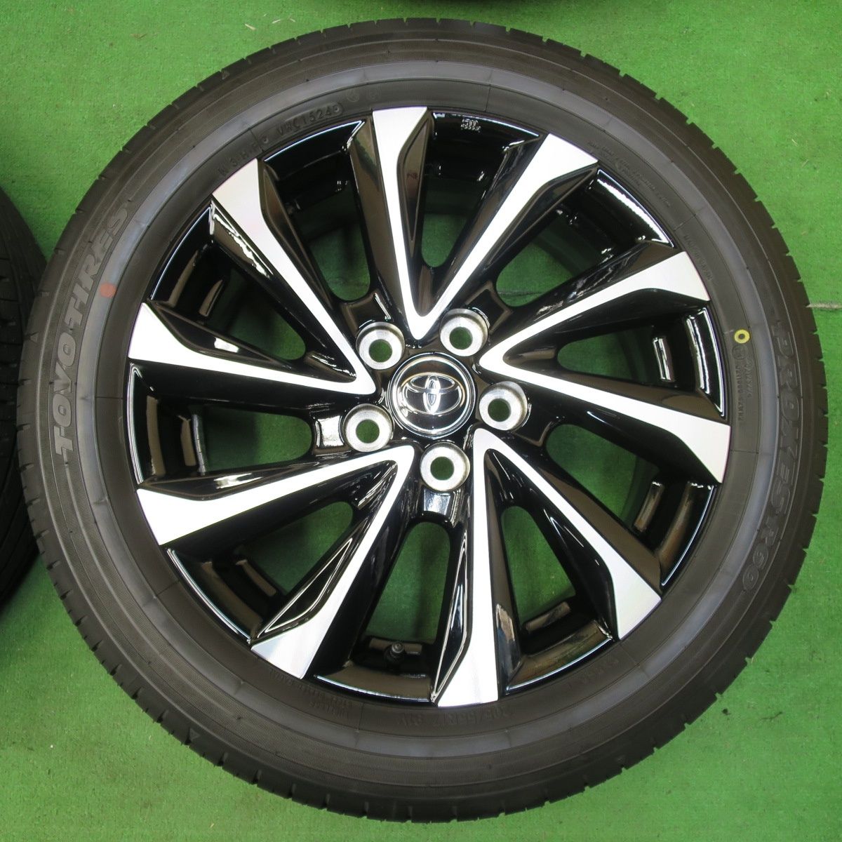 格安出品【新車外し】ヴォクシー 純正17インチ ホイールタイヤセット