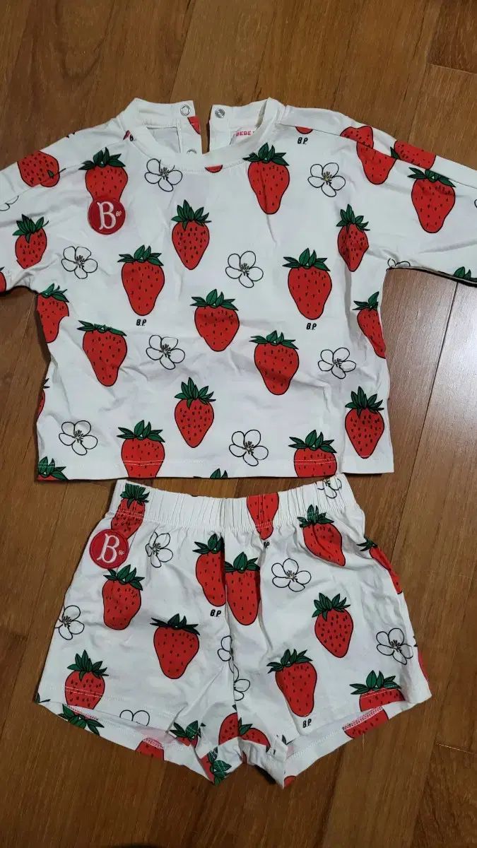 BEBE DE PINO ベベデピノ ストロベリートップとボトム 90