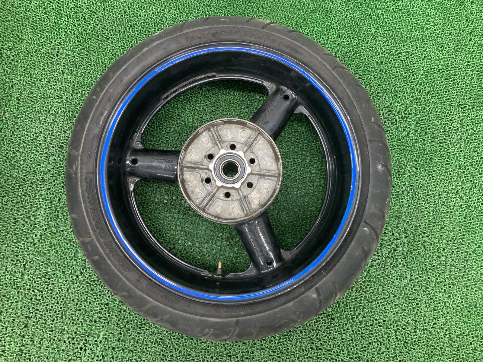 GSX1300Rハヤブサ リアホイール B0A JS1GW71A432102*** スズキ GSX1300Rハヤブサ リアホイール B0A JS1GW71A432102*** スズキ