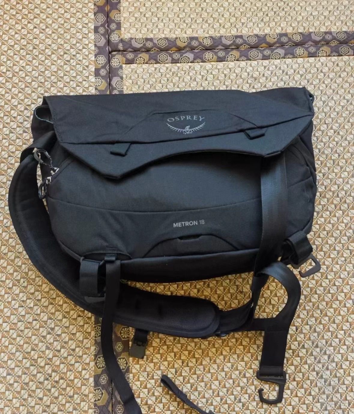 OSPREY(オスプレー) MESSENGER(メトロン 18 メッセンジャー) 18L Black 