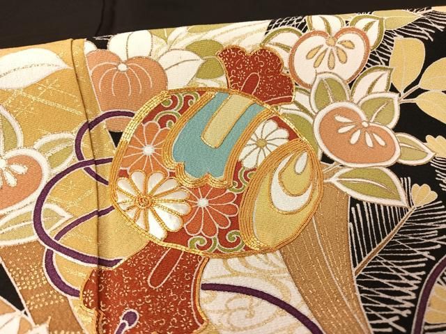 平和屋着物○創業460年・千總 黒鳶駒刺繍 宝尽くし 金糸 金彩