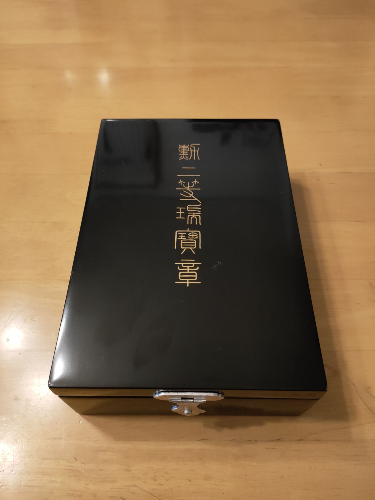 極美品 勲一等瑞宝章 共箱付き 勲章 徽章 当時物 現状品 極美品 勲一等瑞宝章 共箱付き 勲章 徽章 当時物 現状品