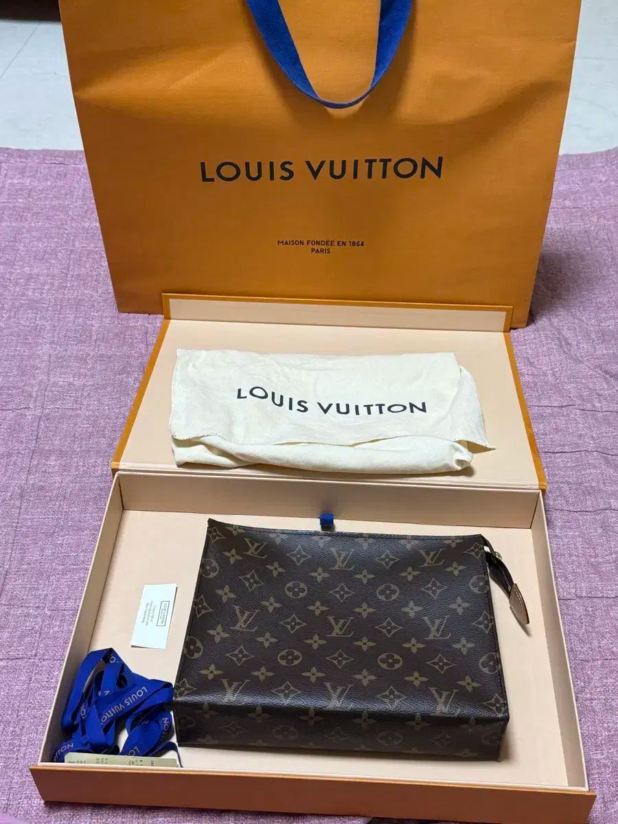 Louis Vuitton ルイヴィトン モノグラム ポシェット トワレット 26