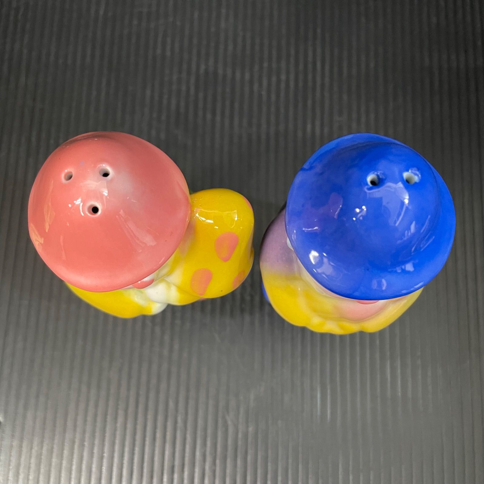 カラフル小人 ソルト＆ペッパーセット 陶器製 調味料入れ 2体