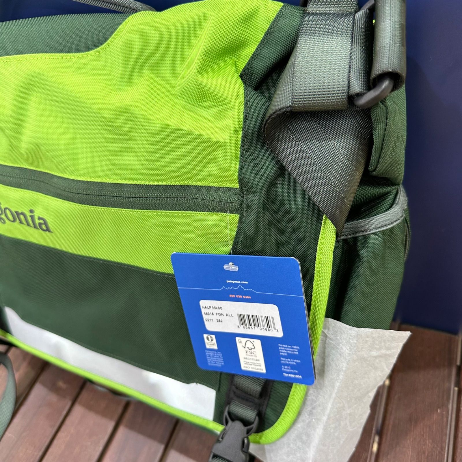 patagonia パタゴニア メッセンジャーバッグ ショルダーバック 黄緑 patagoniaパタゴニア ナイロン メッセンジャーバッグ 黄緑