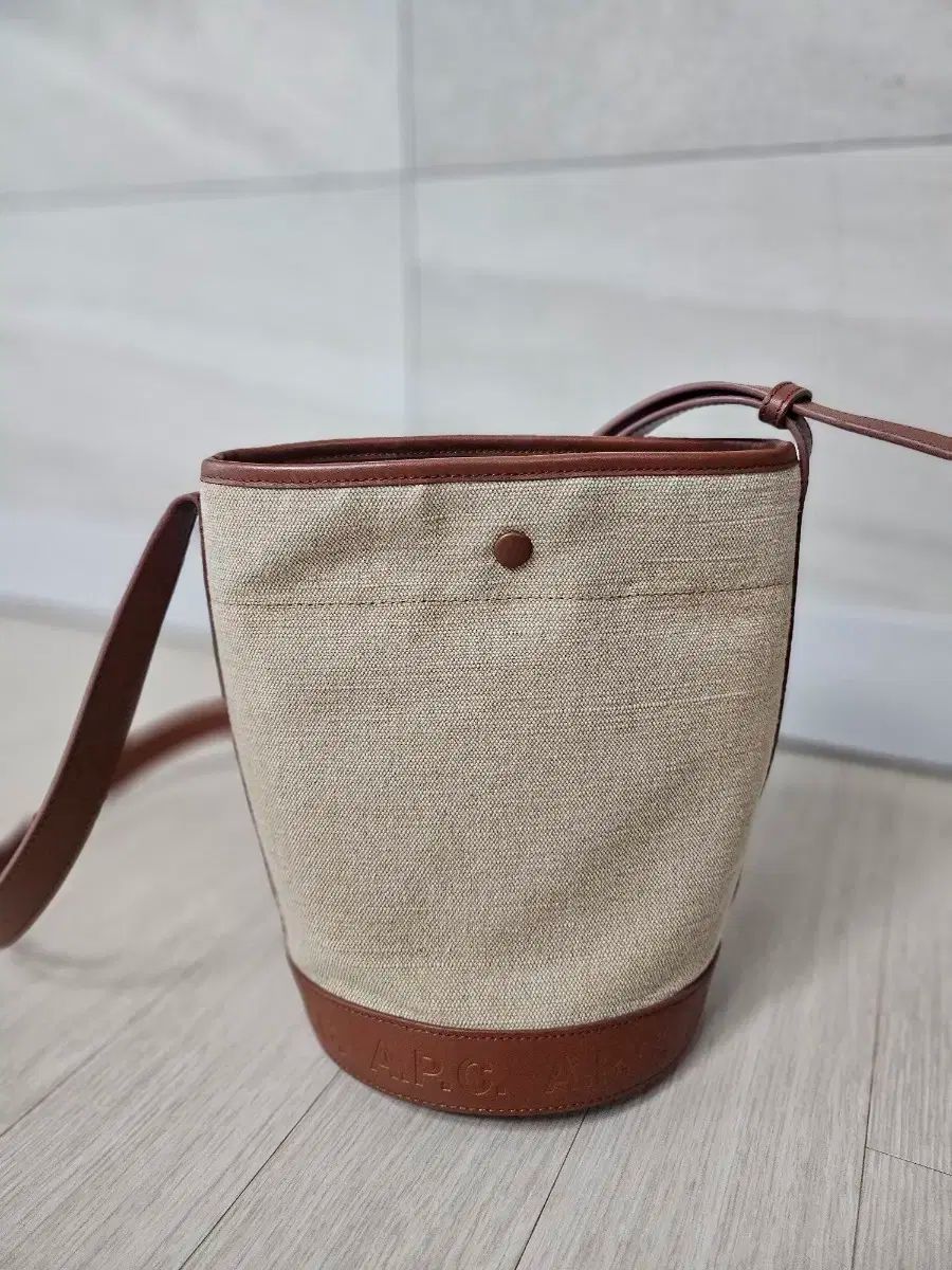 apc A.P.C アー ペー セー ヘレンバケットバッグ