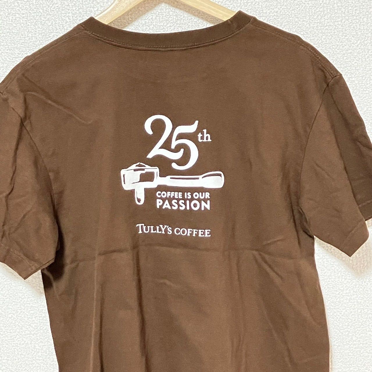 w^)b TULLY'S COFFEE タリーズコーヒー 25th 25周年 記念 Tシャツ 希少◎ レア 企業物 カフェ ブラウン モカ色 シンプル  スタッフ 店員 おしゃれ おいしい UnitedAthle メンズM - メルカリ