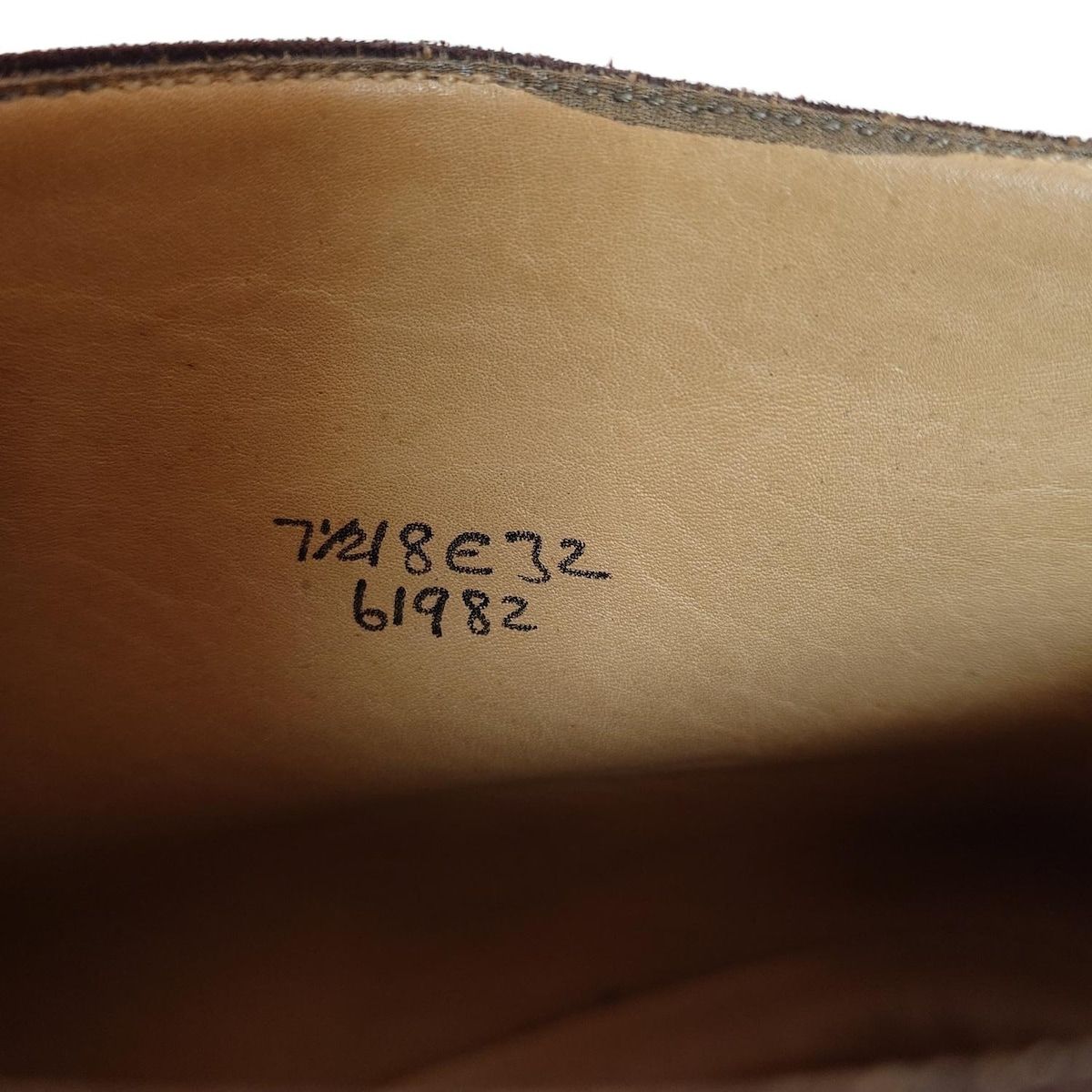 ダークブラウン