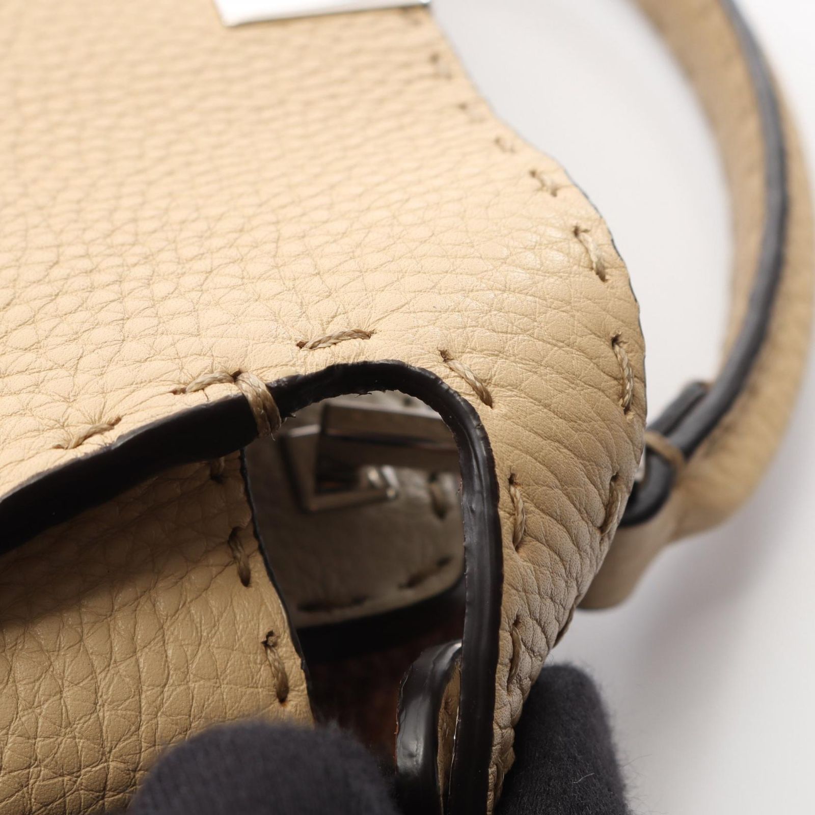 FENDI フェンディ ピーカブー エッセンシャリー ハンドバッグ - メルカリ