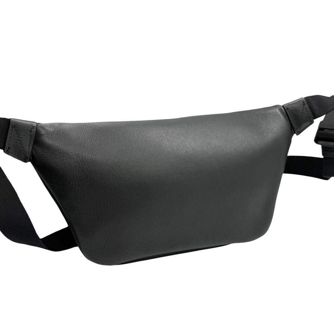 使用わずか　バレンシアガ　ボディバッグ　ベルトバッグ　エブリデイ　黒　4220 バレンシアガ エブリデイ ロゴ ベルトパック ボディバッグ ロゴ