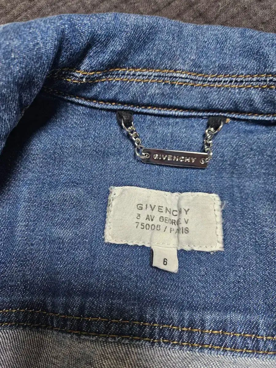 厳しい ユア デニム キャット ジバンシィ 3歳