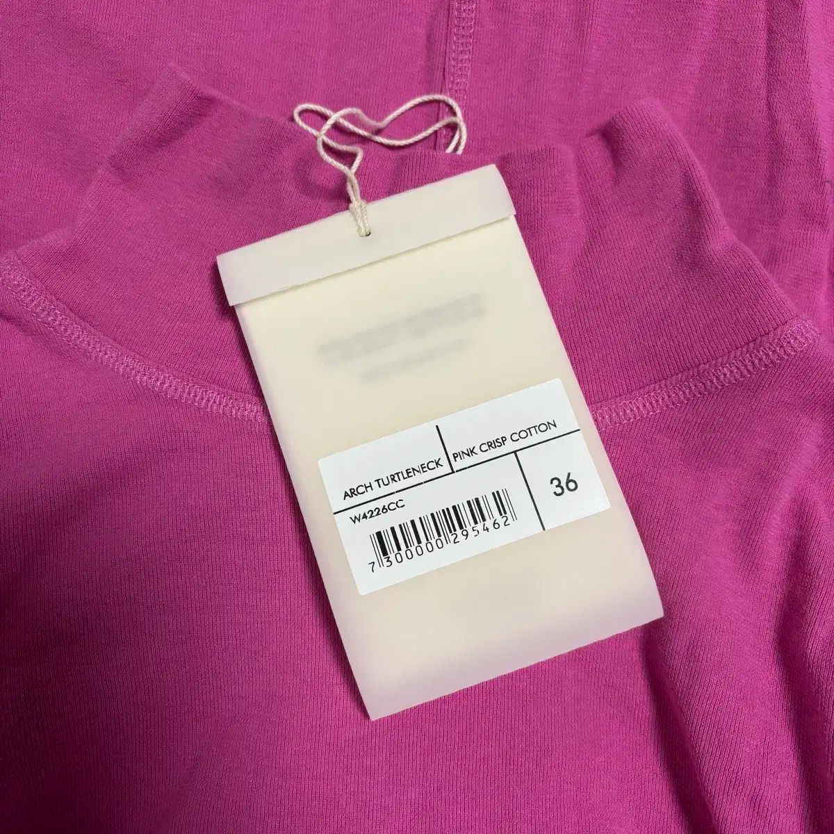 アーチ タートルネック