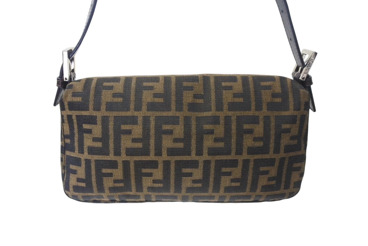 FENDI - 極美品 FENDI フェンディ マンマバケット ワン