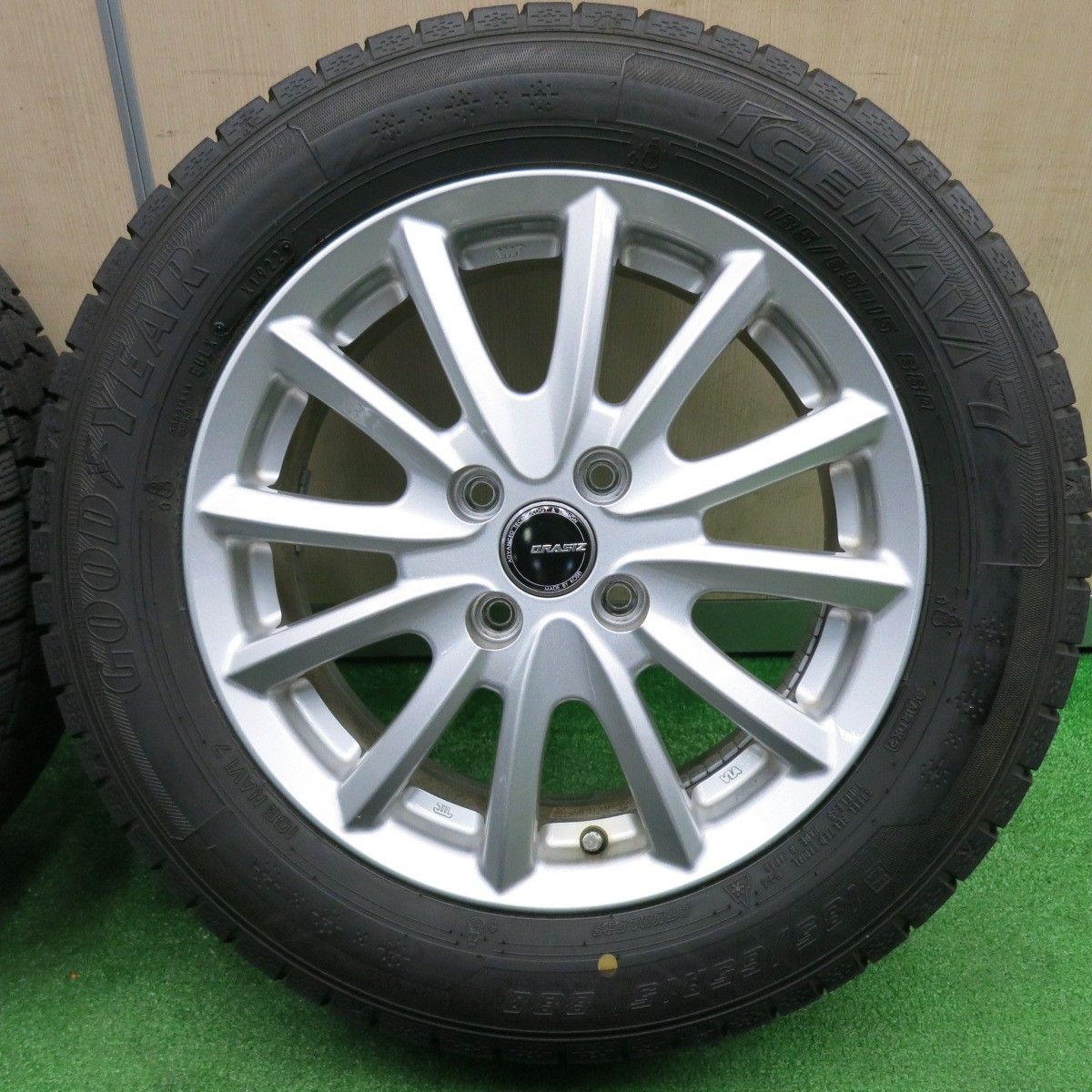 グッドイヤー 185/65R15 2022年製 冬タイヤ 超バリ溝