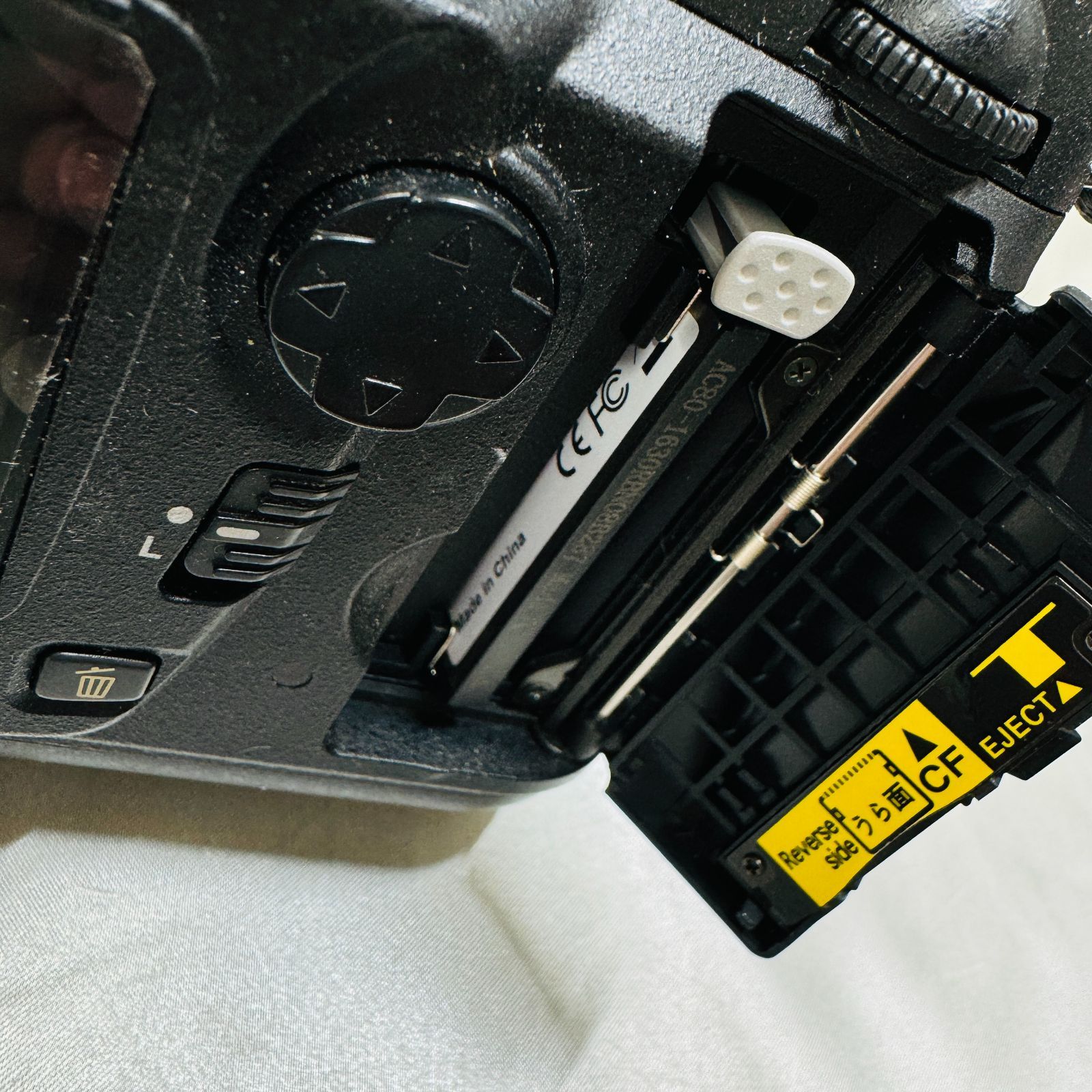 S【動作未確認】Nicon ニコン D70 デジタルカメラ 一眼レフカメラ 付属