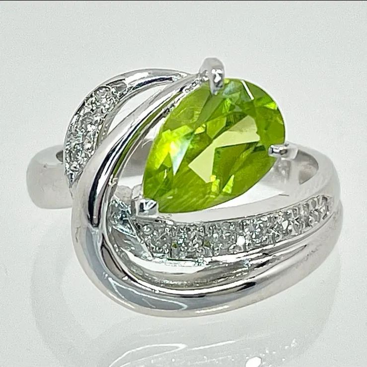 ペリドット リング Pt900 プラチナ D0.14ct ダイヤ リング 指輪 - メルカリ