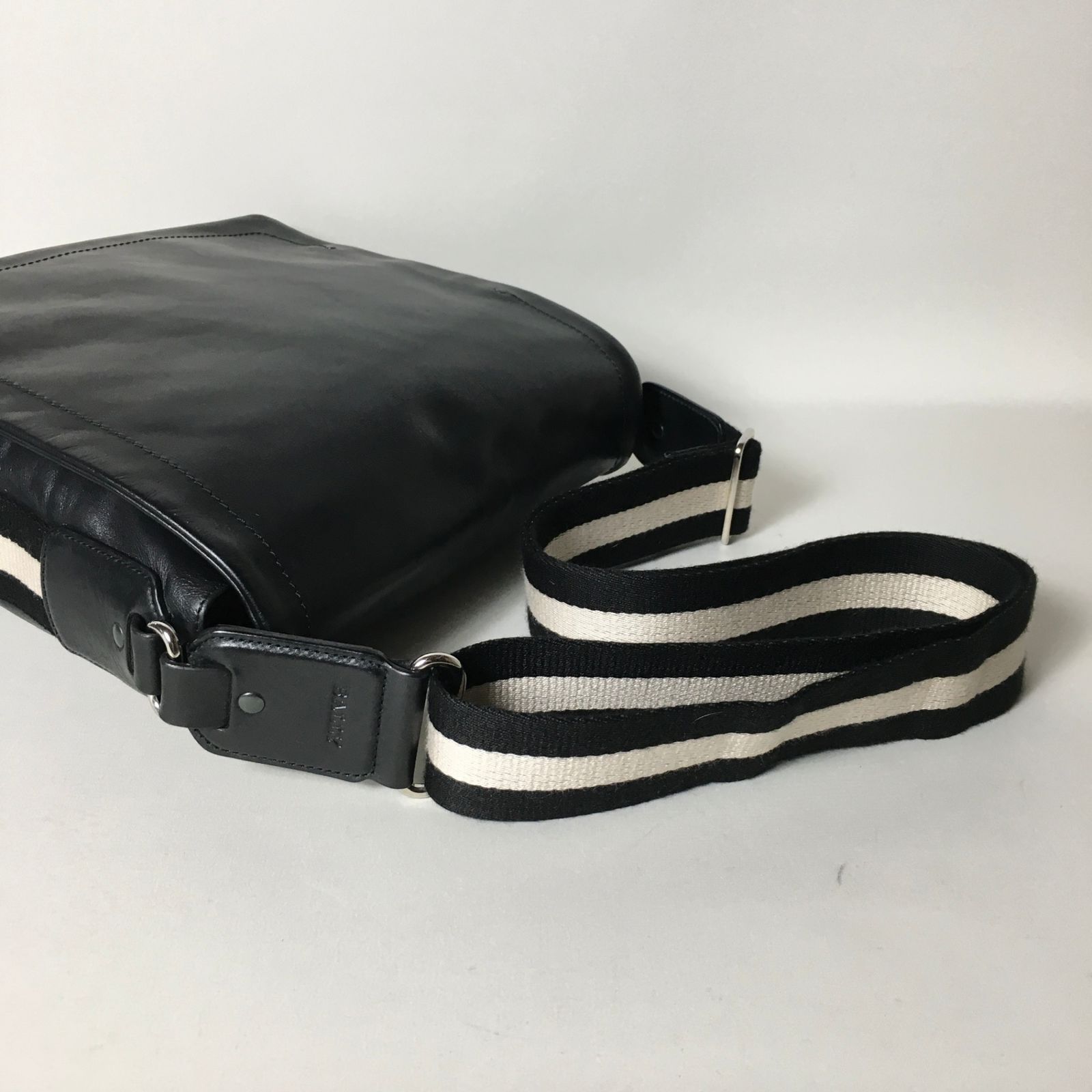 2508-272｜美品｜バリー メッセンジャーバッグ レザー ブラック