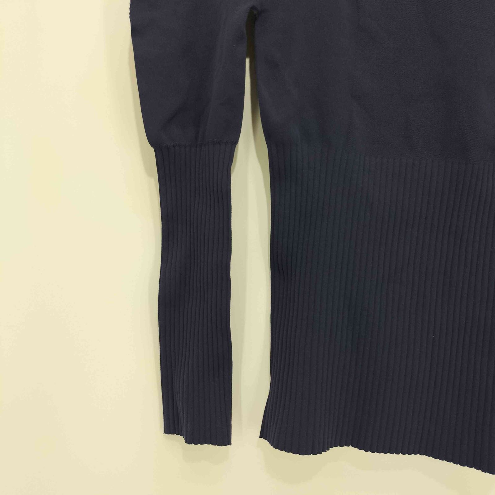 プリーツプリーズ　イッセイミヤケ　APOC ブラックトップス　フリンジ 新品同様 ISSEY MIYAKE イッセイミヤケ PLEATS PLEASE プリーツ