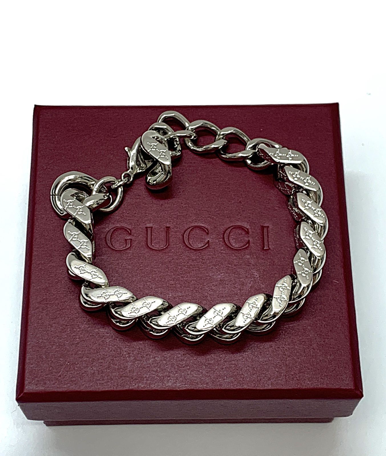 値下げ❗️《美品・新作》 GUCCI グッチ シグネチャー エングレー