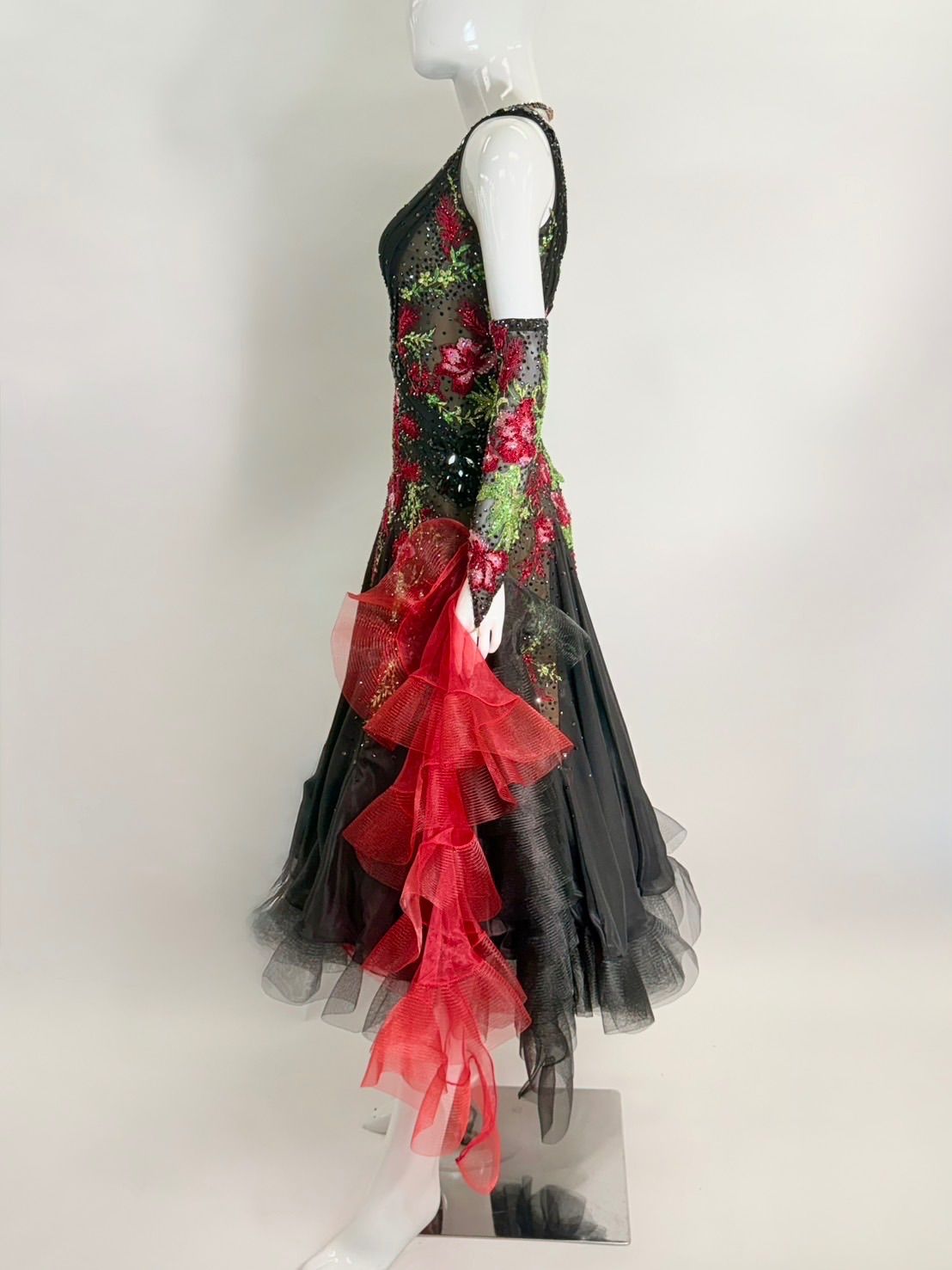 B1498★新品★SMサイズ★赤/花モチーフ/スタンダードドレス☆社交ダンス B1498☆新品☆SMサイズ☆赤/花モチーフ/スタンダードドレス