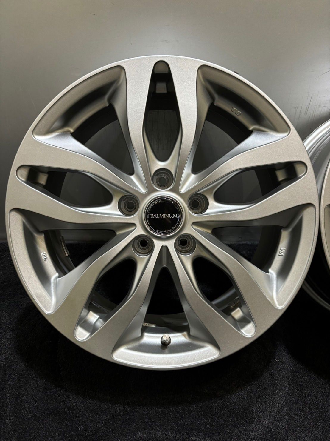 ブリヂストン製 BALMINUM 17×7J PCD114.3-5 +38 ハブ径73 4本 ブリヂストン製 BALMINUM 17×7J PCD114.3-5 +38 ハブ径73 4本