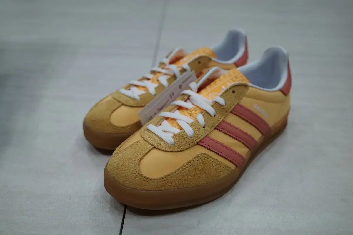 アディダス ガゼル インドア 235 イェロー