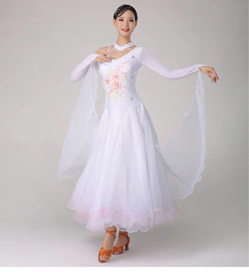 ストーン付きスタンダードドレス✨発表会、競技会に最適！Mサイズ 新品未使用 競技会に最適 ストーン付きスタンダードドレス！白色 M