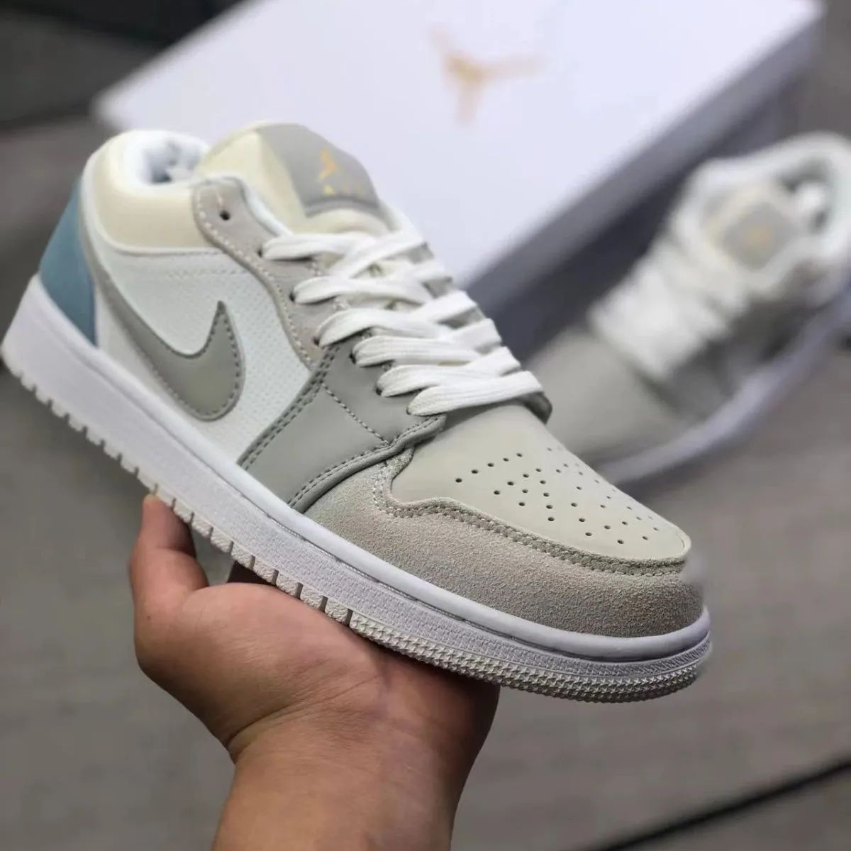 NIKE （ナイキ ）AIR JORDAN 1 LOW Paris