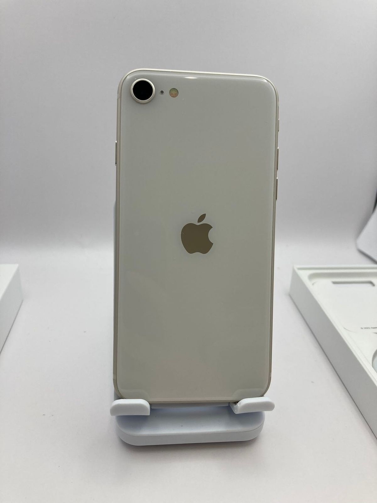 美品 ! iPhone SE 3， 256GB， ホワイト - 高性能モデル、付属品完備！