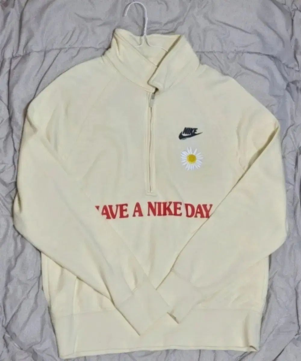 男性と女性 公開 Nike ナイキ クリーム アノラック ロングスリーブ T シャツ? 1 犬