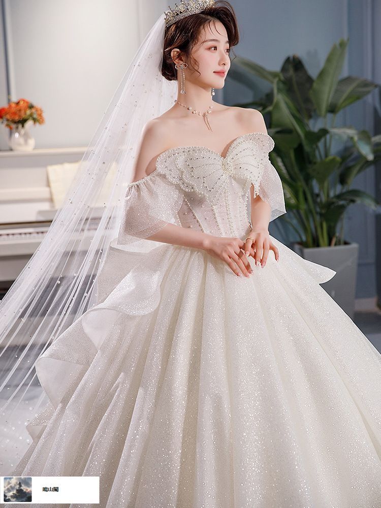 送料無料 2025 感主婚 !-利用不可文字-! 一字肩デザイン 輝く細かな煌めき 蝶結びアクセント 小柄新婦向け 迎賓ドレス-8.17LYC680夏の新生活