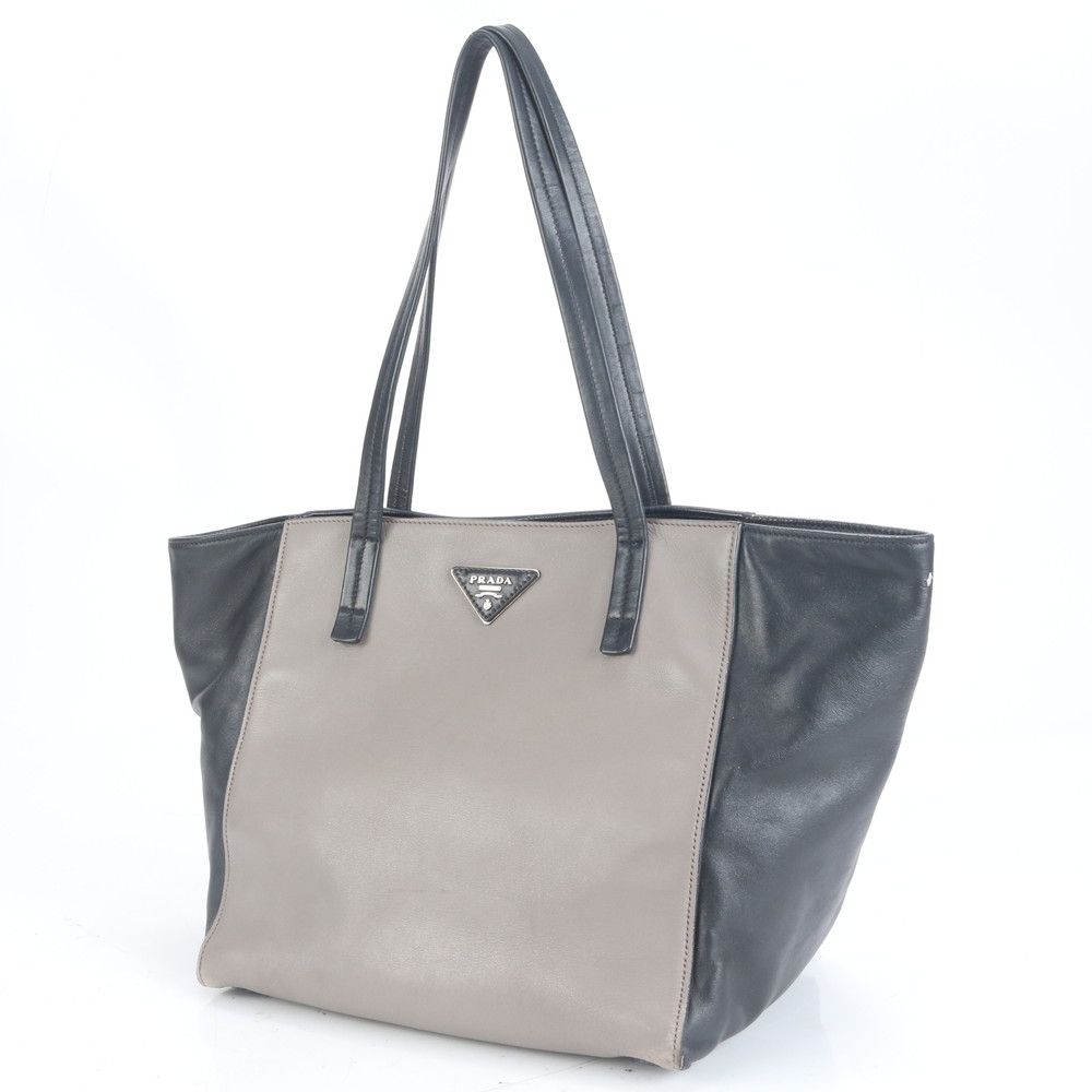 【極美品✨】PRADA プラダ ショルダーバッグ トート 三角ロゴ　A4サイズ すぐ届く PRADA プラダ ショルダー/トート バッグ A4 三角ロゴ