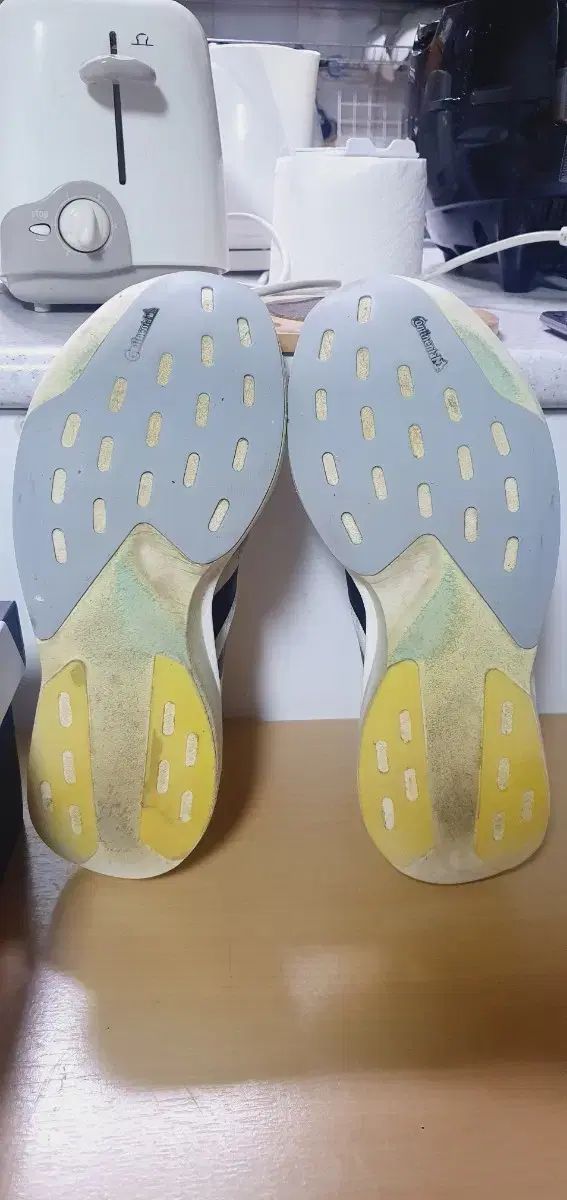 アディゼロ エボ