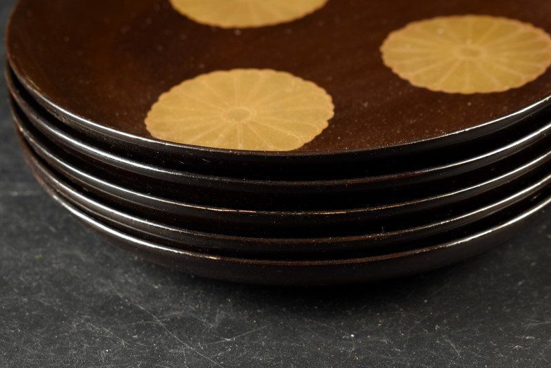 十六葉菊文蒔絵 菓子皿