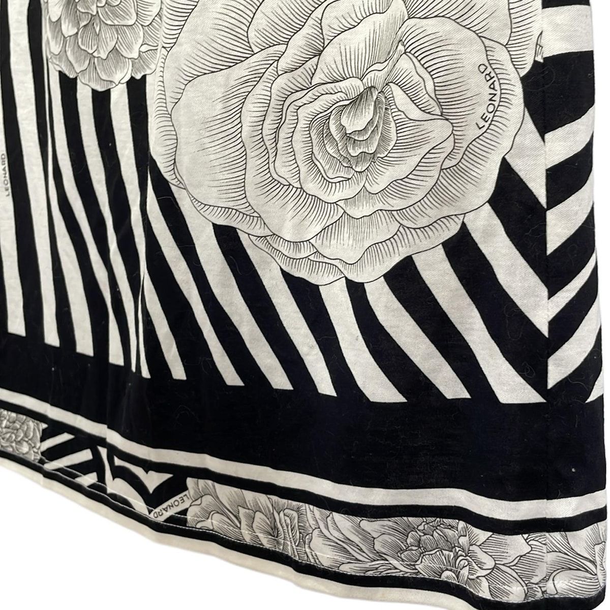 [LEONARD]レオナールスカート白地に花柄L クリーニング済 2025年最新】レオナール スカートの人気アイテム - メルカリ