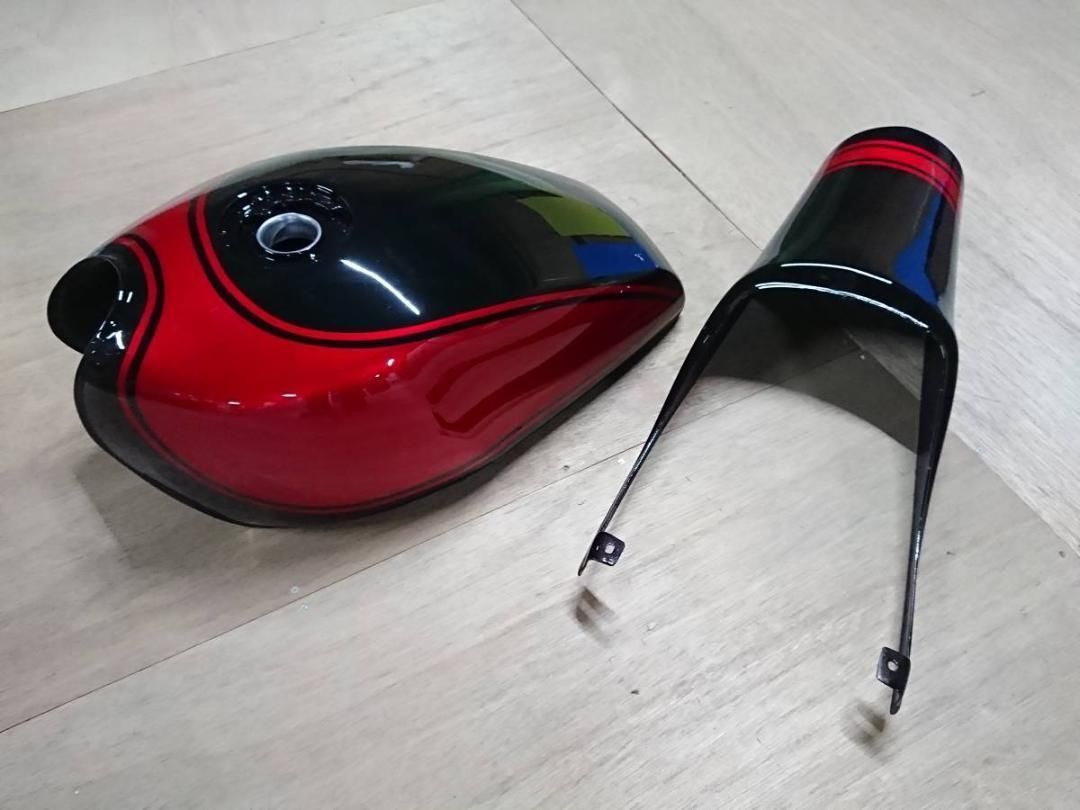 ゼファー４００　外装　タンク　テールカウル　黒×赤　火の玉 Amazon | ゼファーχ タンク＋テールカウル 黒赤 /外装 セット 火の玉