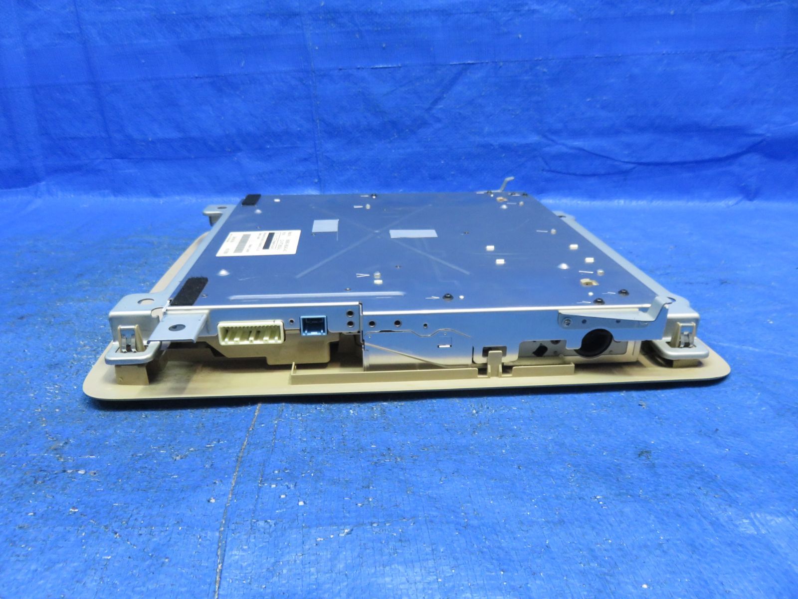 フリップダウンモニター リモコン付