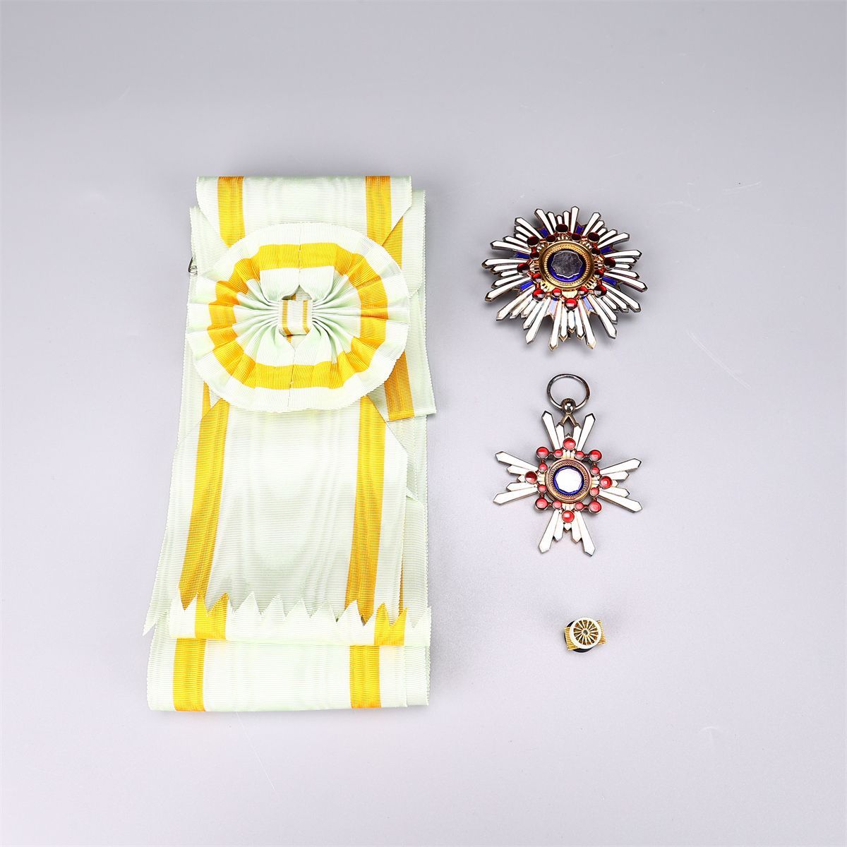 極美品 勲一等瑞宝章 共箱付き 勲章 徽章 当時物 現状品 極美品! 本物保証】勲一等瑞宝章 明治勲章 瑞宝大綬章 勲章 徽章