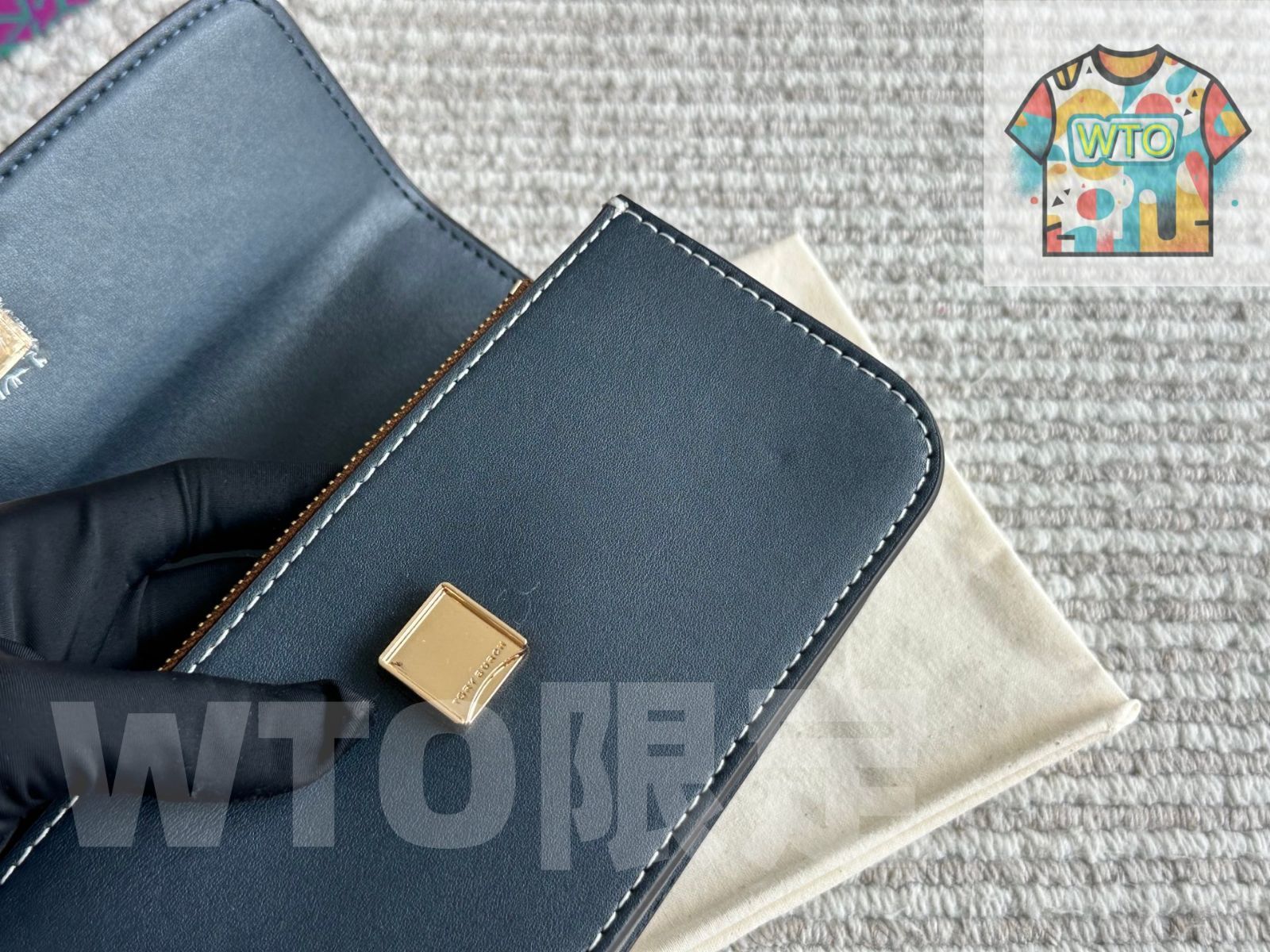 と*ん様 ✴︎お値下げ✴︎美品ほぼ未使用✴︎底貼済✴︎TORYBURCHトリーバ 今日WTO】Tory Burch トリーバーチ 新作アンダーアームバッグ