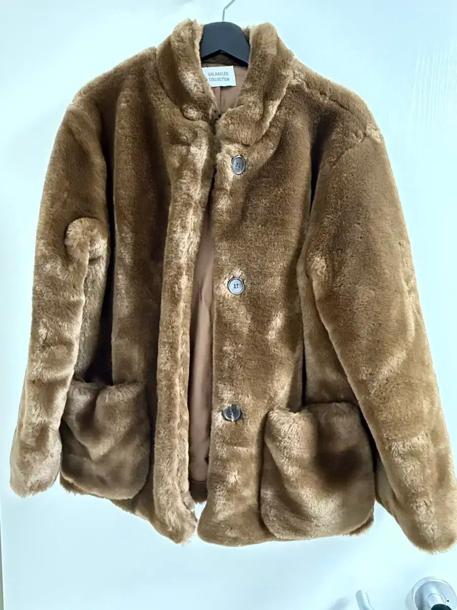アイデ ラベル ブラウン ファー ジャケット