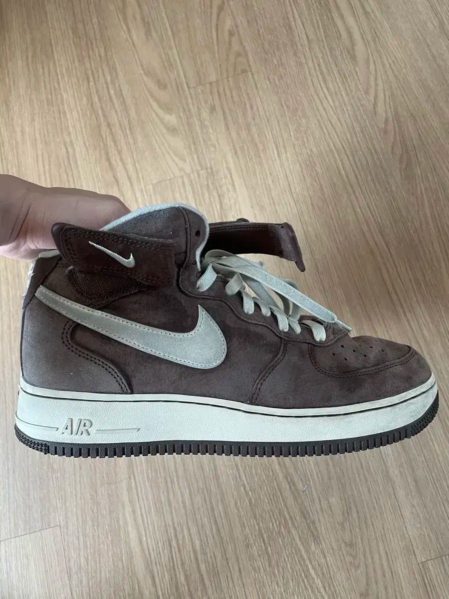 【雷市場（ポンジャン）商品韓国直送】 NIKE(ナイキ) チョコレートフォース ミッド 275